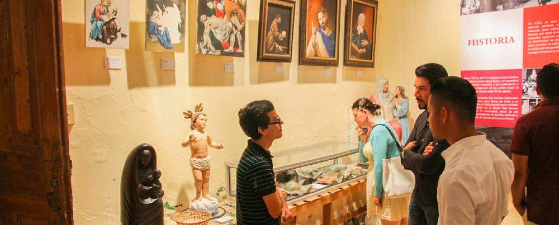 Colección de imágenes sacras se exhibe en el Museo Regional de San Ramón