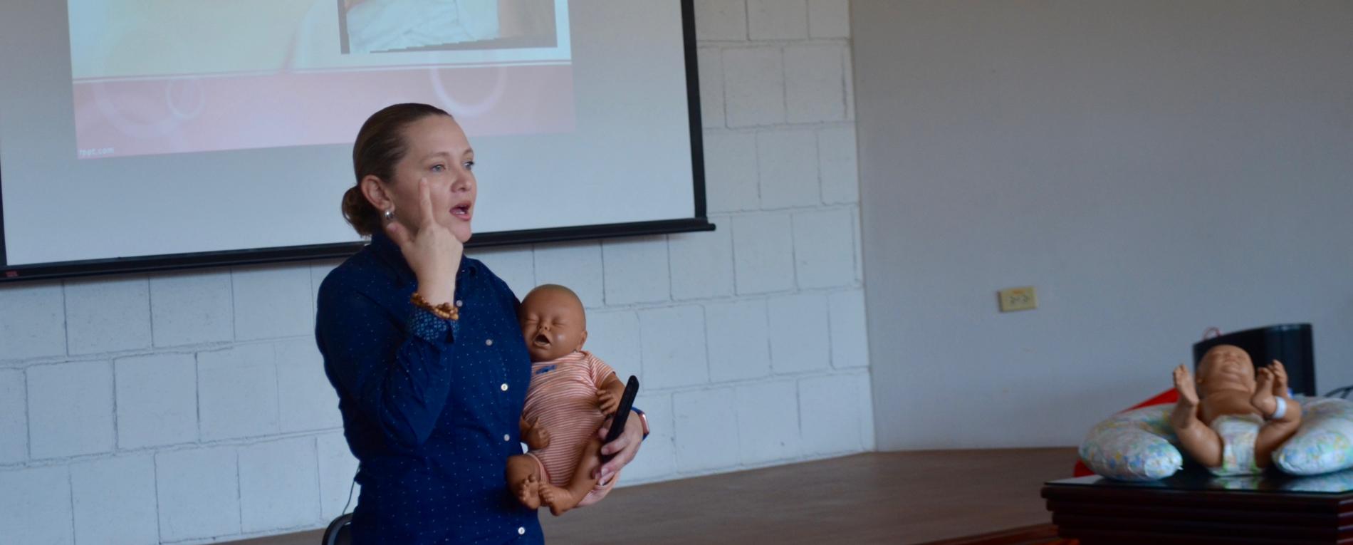 Curso sobre lactancia materna benefició a estudiantes y profesionales del área de la salud y la educación