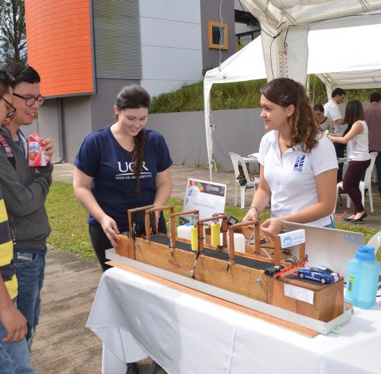 Expo Industrial mostró proyectos desarrollados por estudiantes