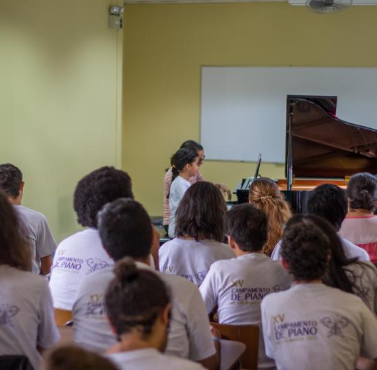 Conservatorio de música convoca a jóvenes pianistas