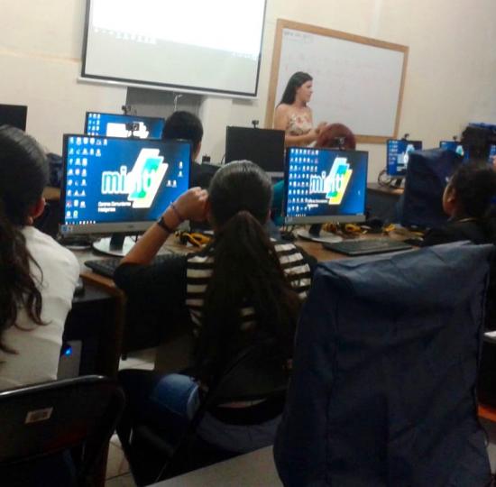 UCR lleva cursos de inglés y computación a cantones rurales