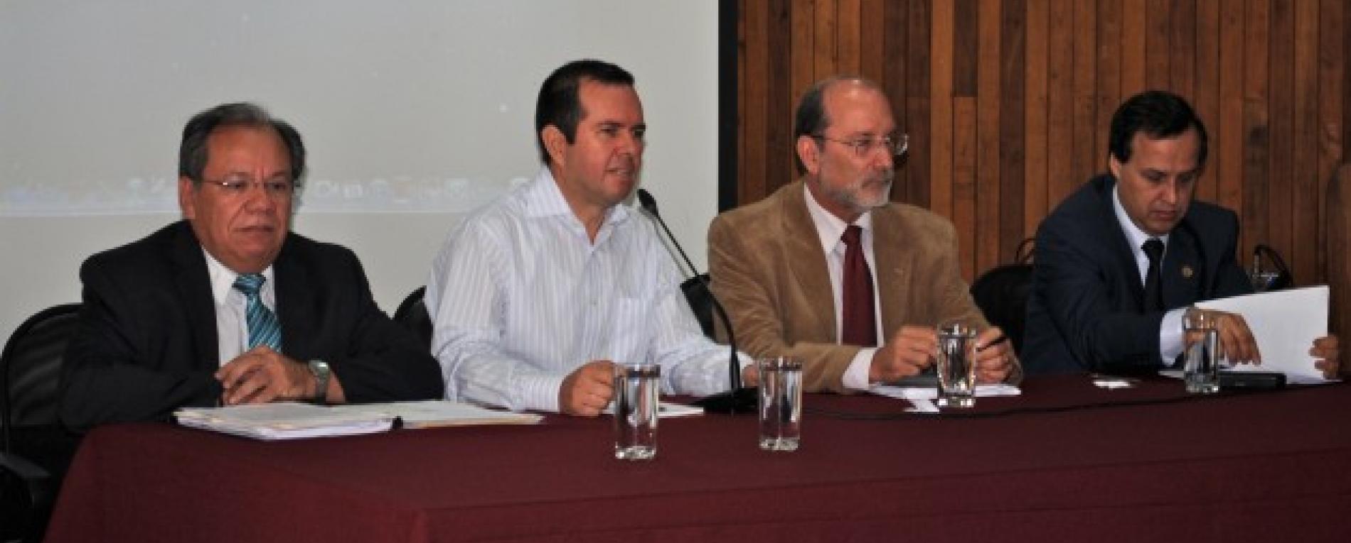 Candidatos a rectoría presentaron sus propuestas en Occidente