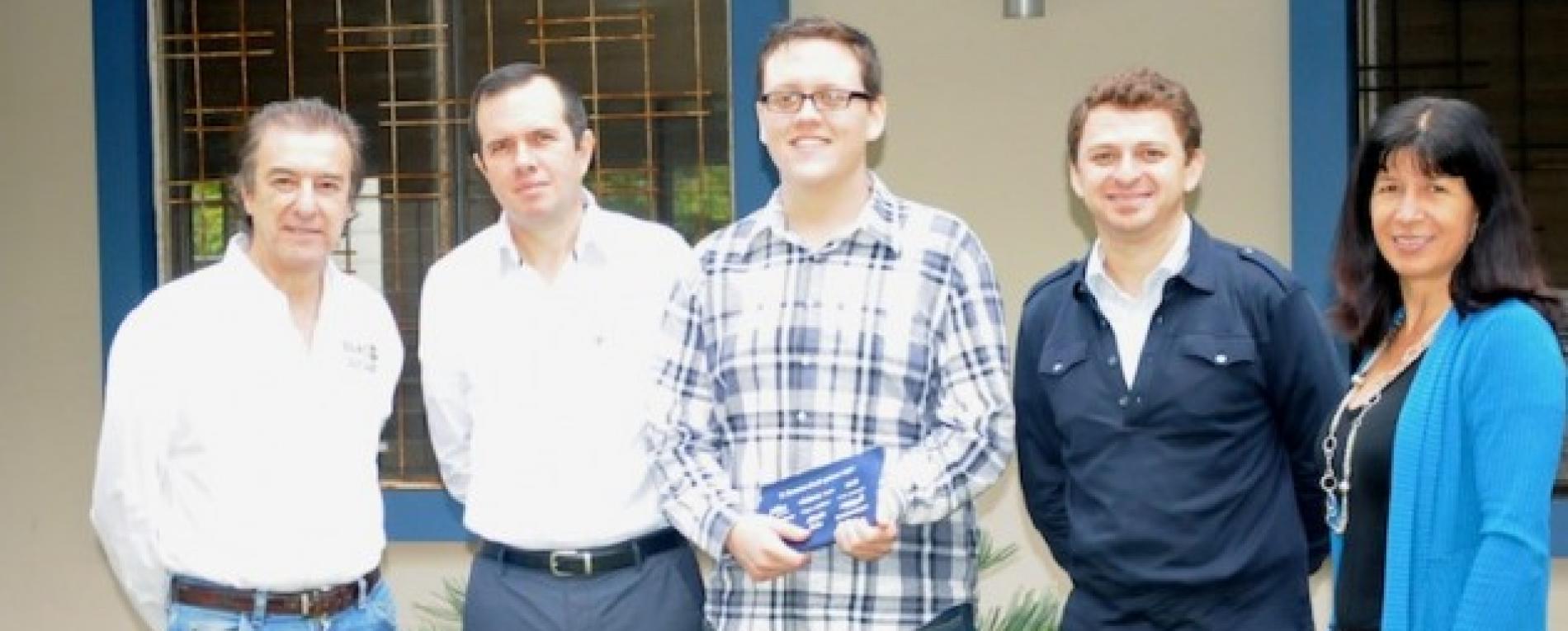 Estudiante de Occidente beneficiado con beca para estudiar inglés