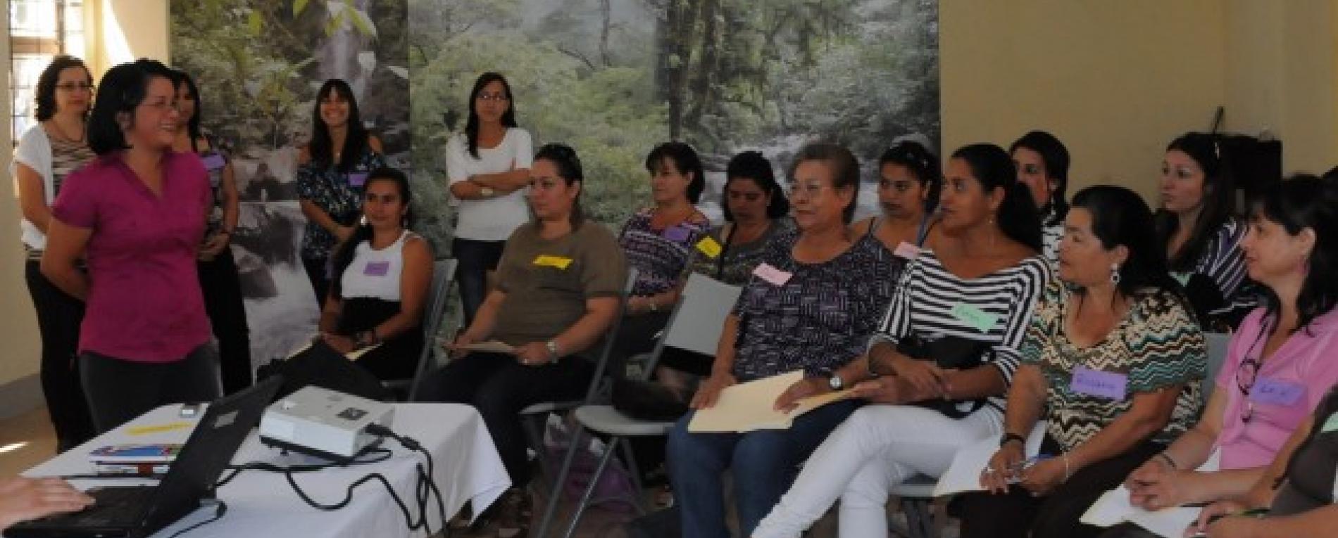 Mujeres de la zona reciben capacitación