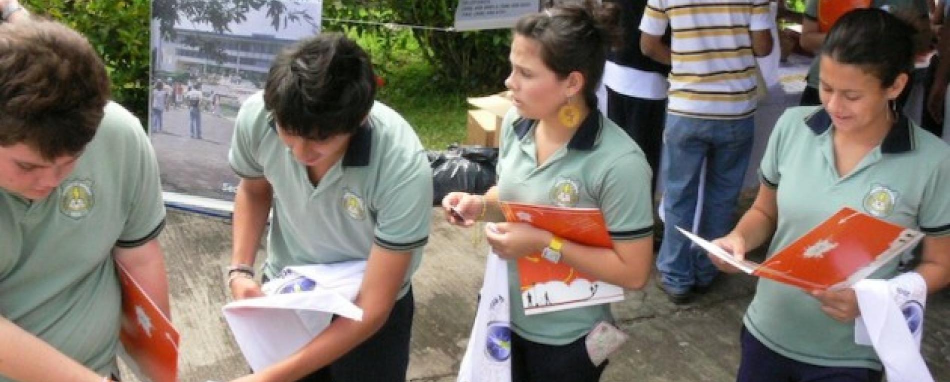 Colegiales de Occidente se preparan para escoger carrera