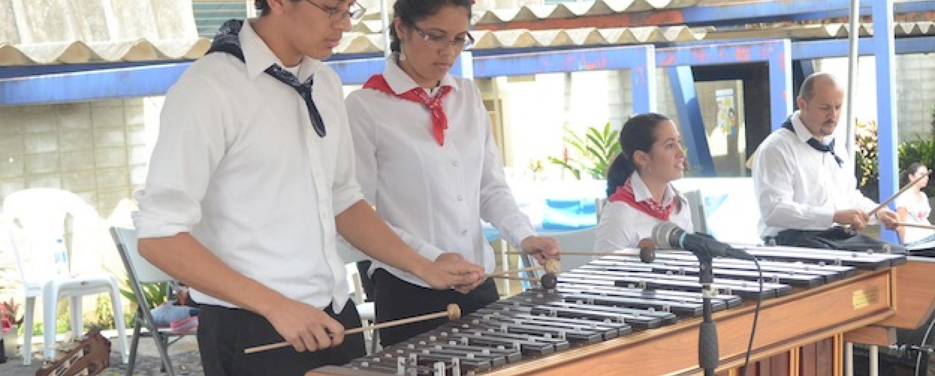 Grupo cultural de la Sede inaugura marimba