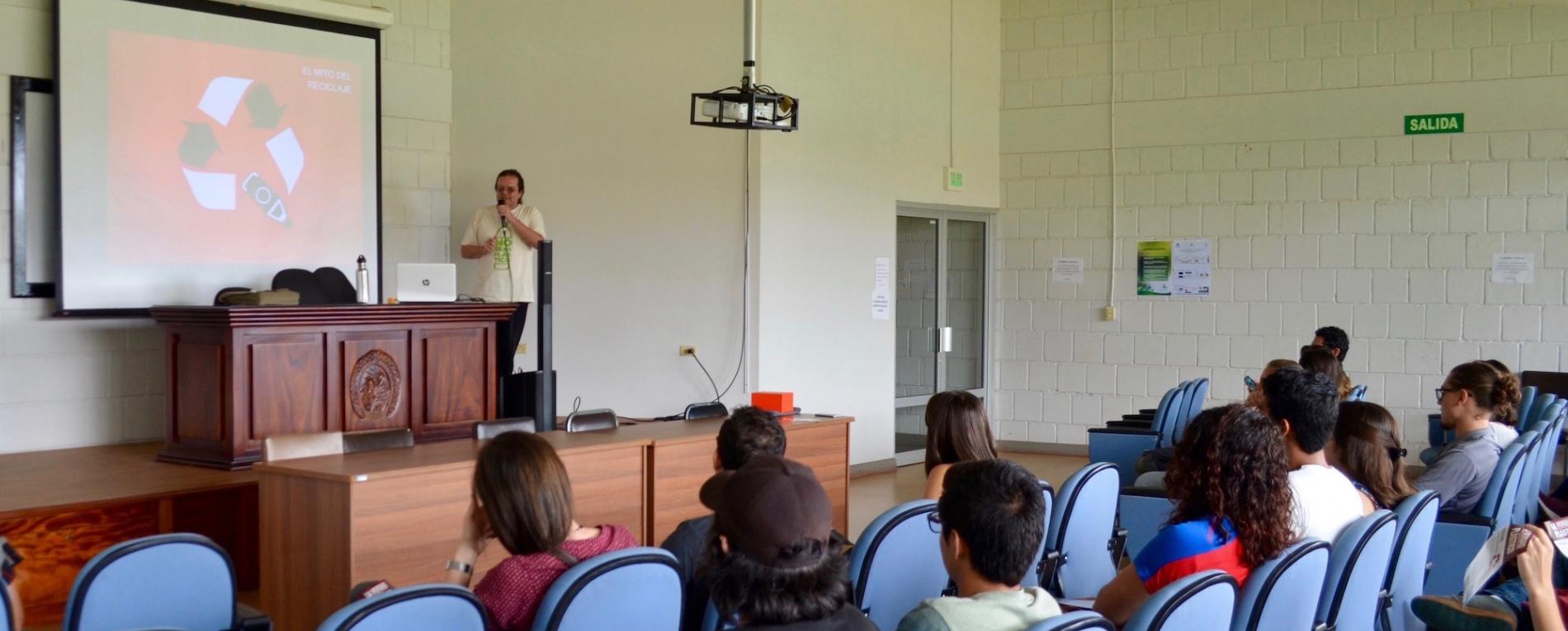 Estudiantes de la Sede de Occidente inician campaña “No seas plástico”