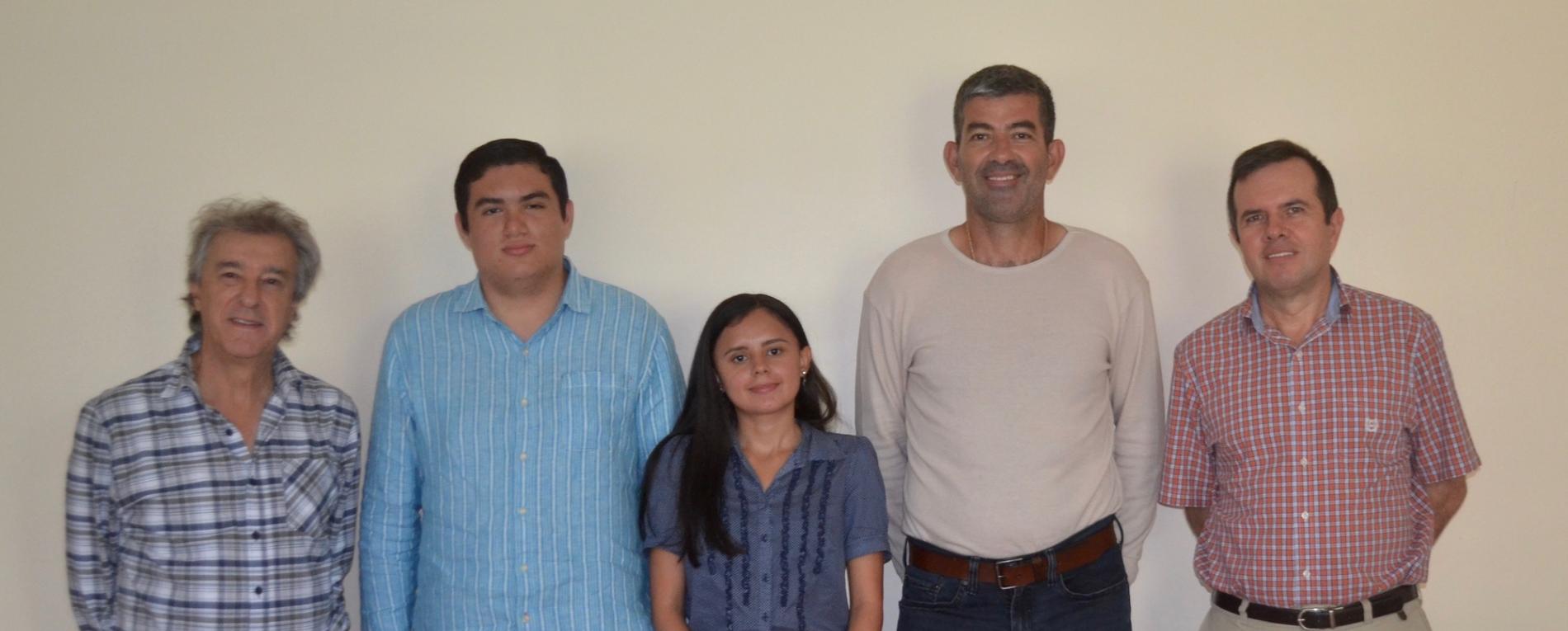USAC otorgó dos becas a estudiantes de la Sede