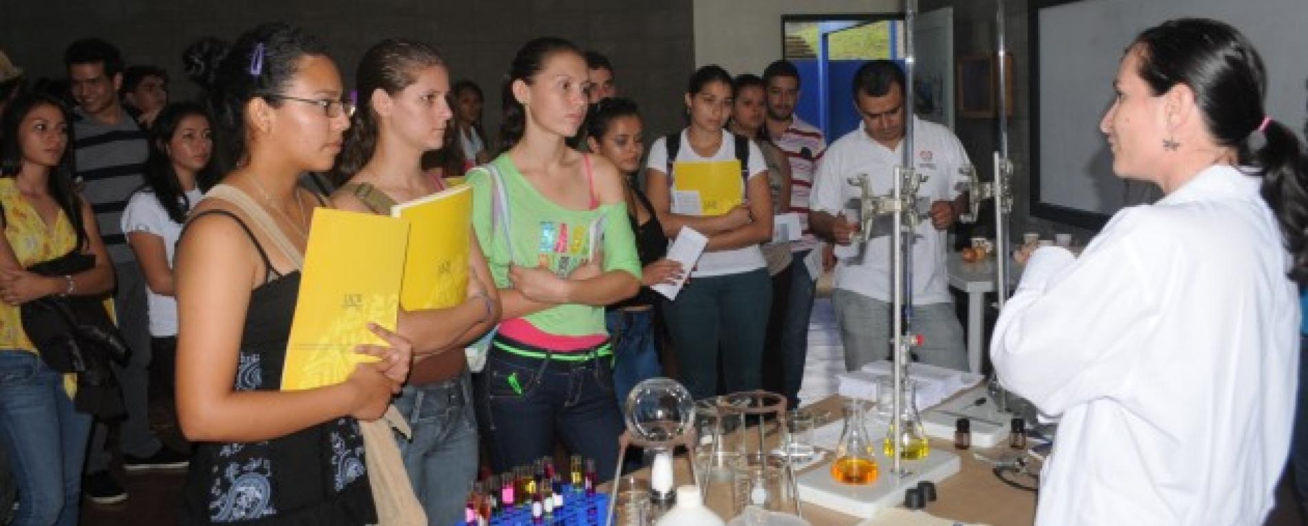 Sede de Occidente se llena de energía en la Feria Vocacional 2014. 