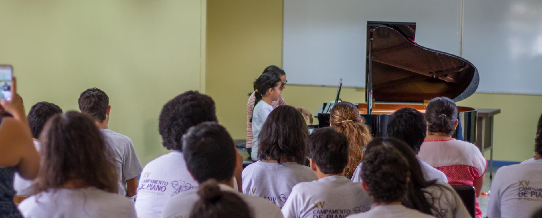 Conservatorio de música convoca a jóvenes pianistas