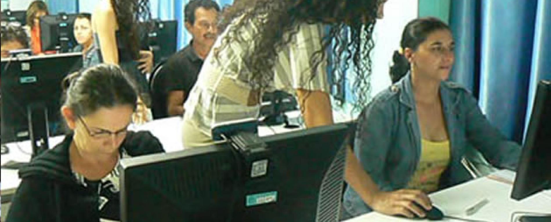 Microempresarios de Occidente reciben cursos de computación