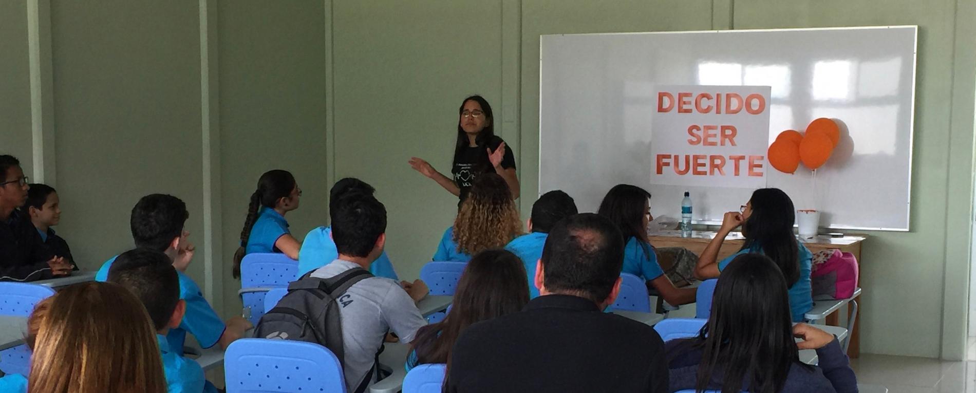 Estudiantes de TCU ofrecen charlas en centros educativos de la región