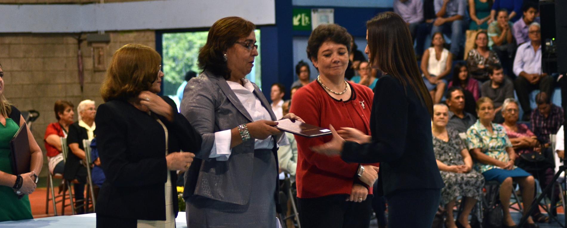 Nuevos profesionales se graduaron en Grecia y San Ramón