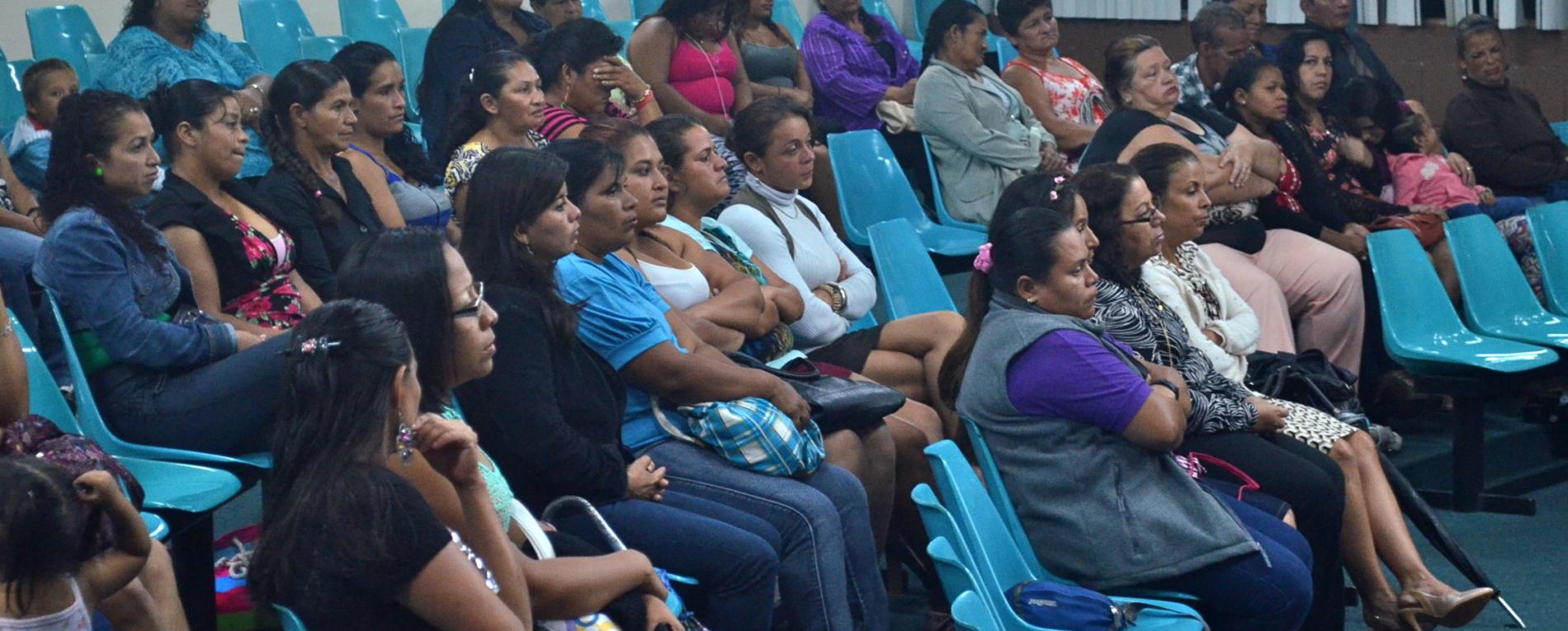 TCU colabora con la alfabetización de jóvenes y adultos
