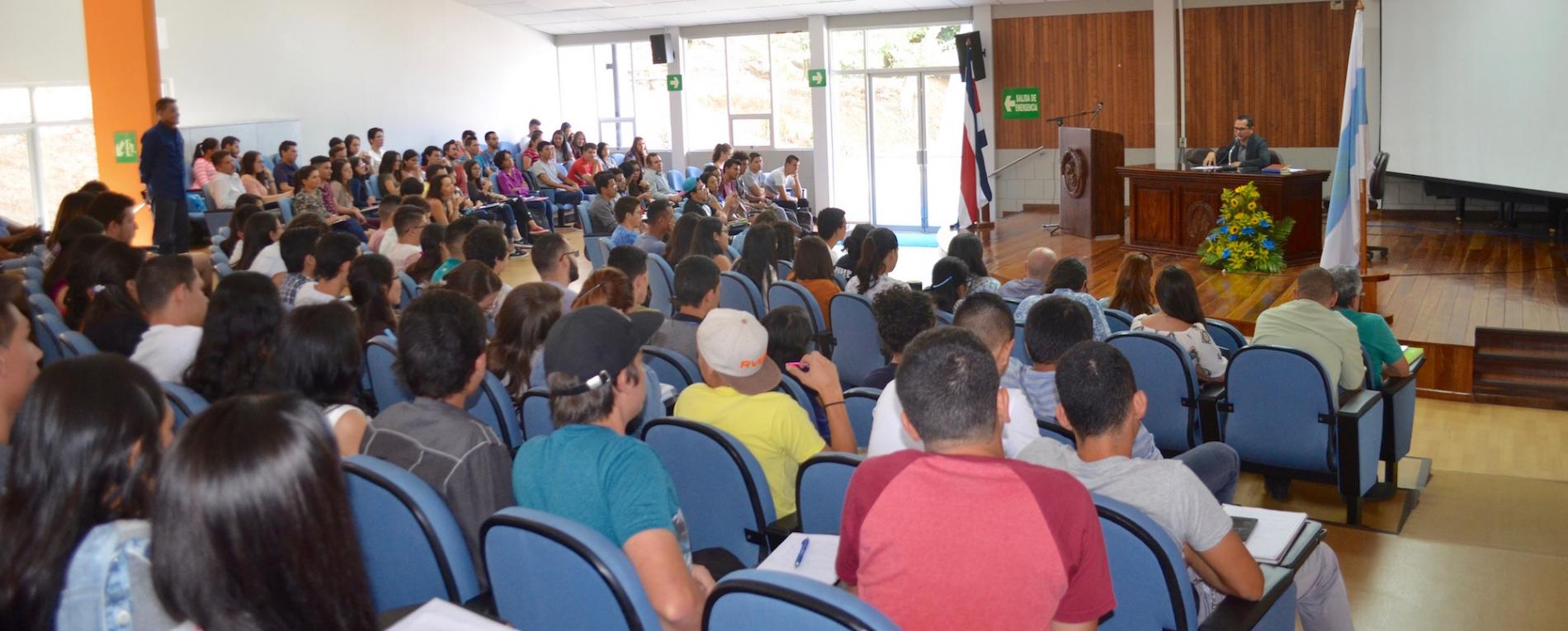 Conferencia Inaugural abordó el tema de los universalismos occidentales