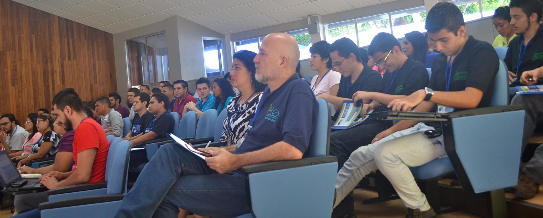 Docentes y estudiantes participaron en el III Simposio de Informática Empresarial