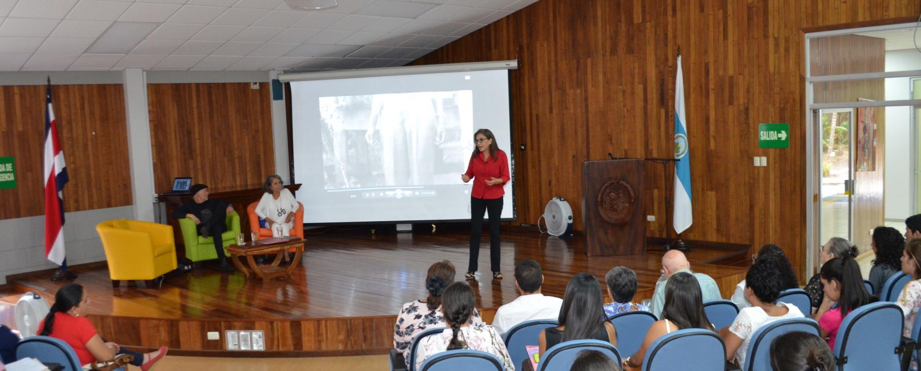 Destacados profesionales motivaron a la población estudiantil