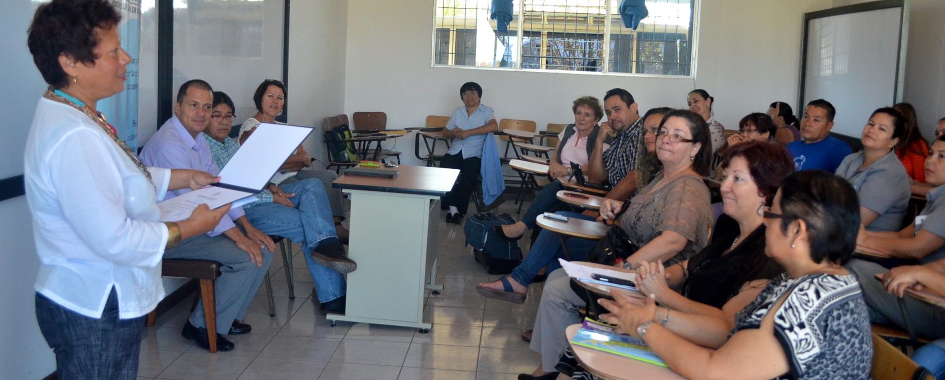 Funcionarios se capacitan para mejorar su desempeño