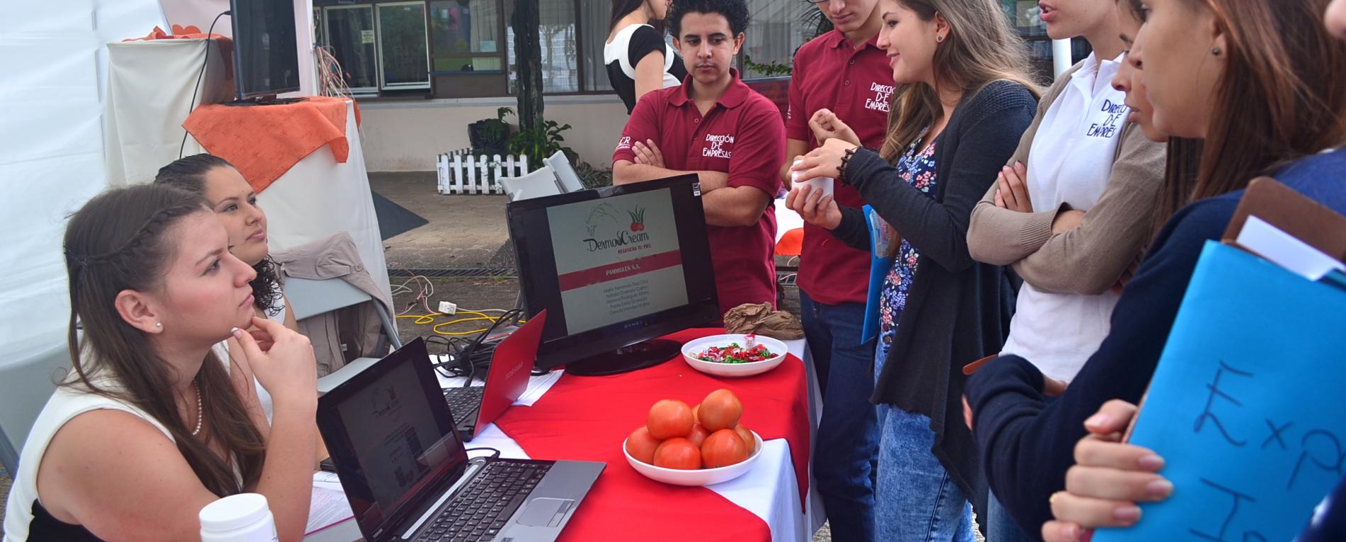 Estudiantes presentan ideas innovadoras