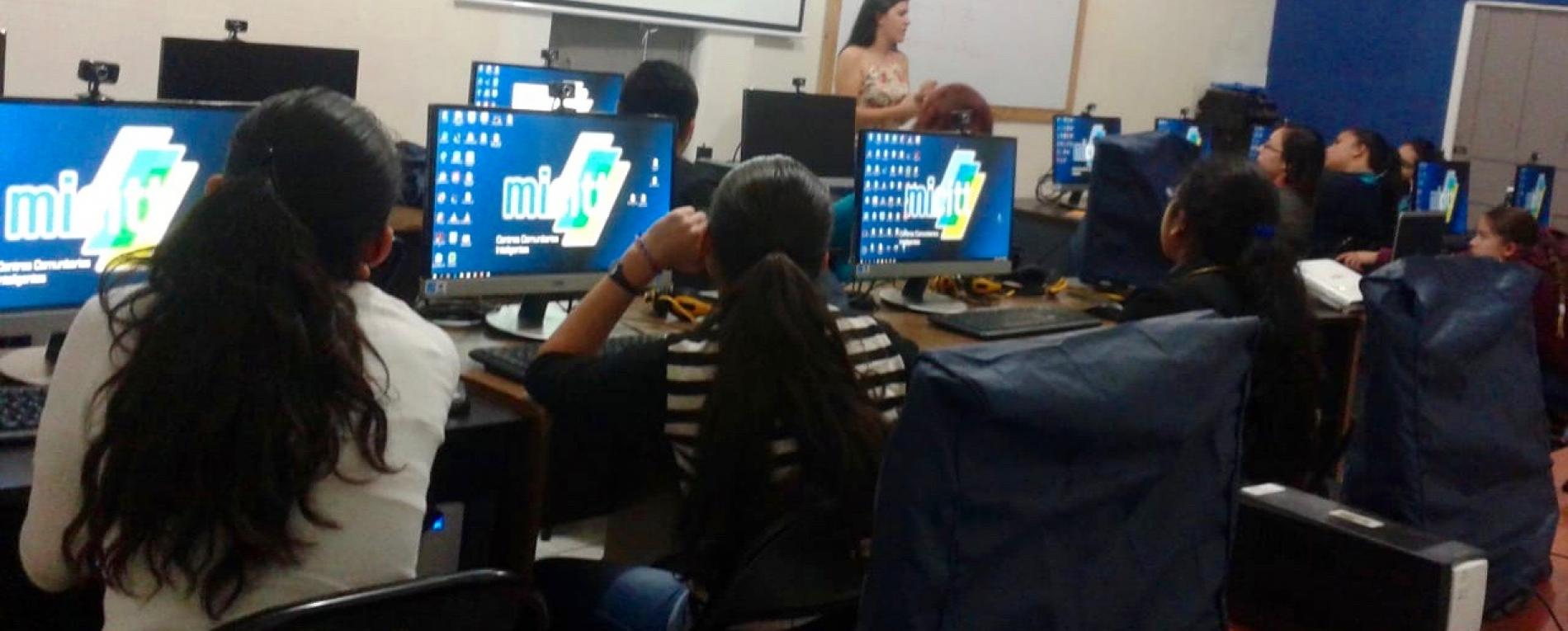 UCR lleva cursos de inglés y computación a cantones rurales