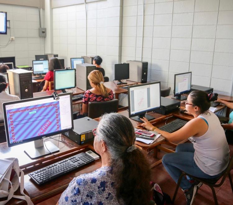 Capacitación en manejo de herramientas tecnológicas e informáticas