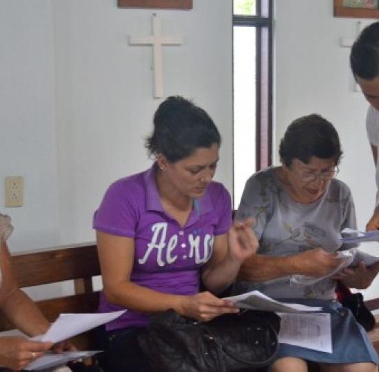 Mujeres de comunidades participan en talleres de género, sexualidad y autoestima