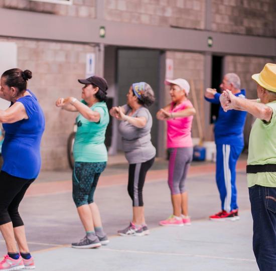 Sede de Occidente motiva a adultos mayores a realizar ejercicios