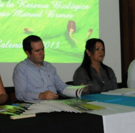 Sede presentó calendario 2013 y catálogo de Acción Social