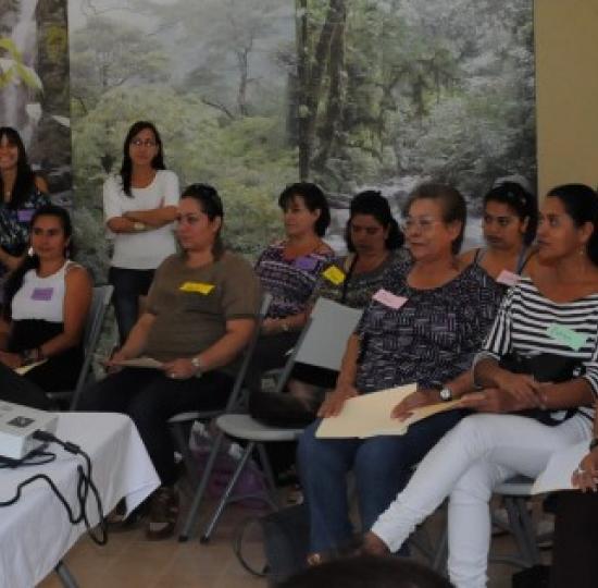 Mujeres de la zona reciben capacitación