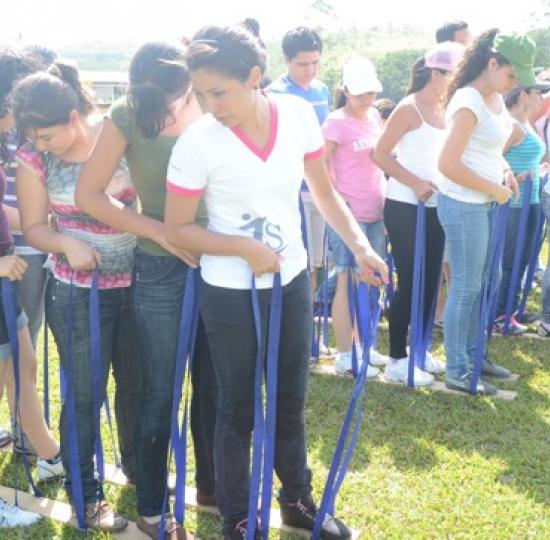 Estudiantes se preparan para trabajar con las comunidades