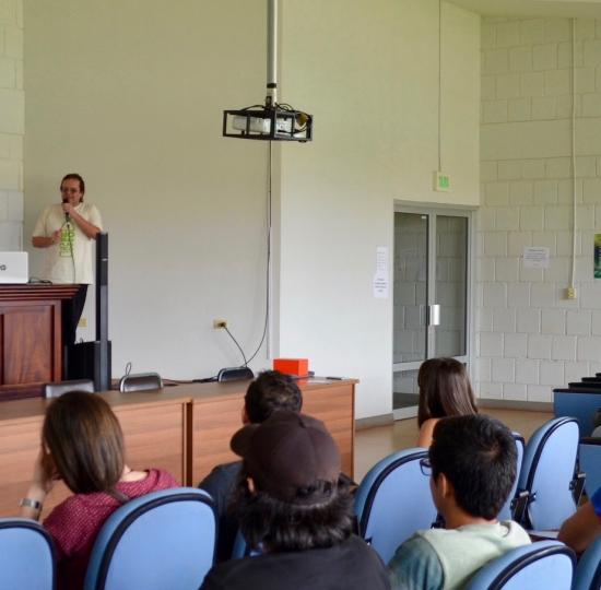 Estudiantes de la Sede de Occidente inician campaña “No seas plástico”