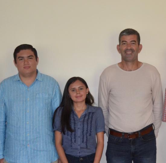 USAC otorgó dos becas a estudiantes de la Sede