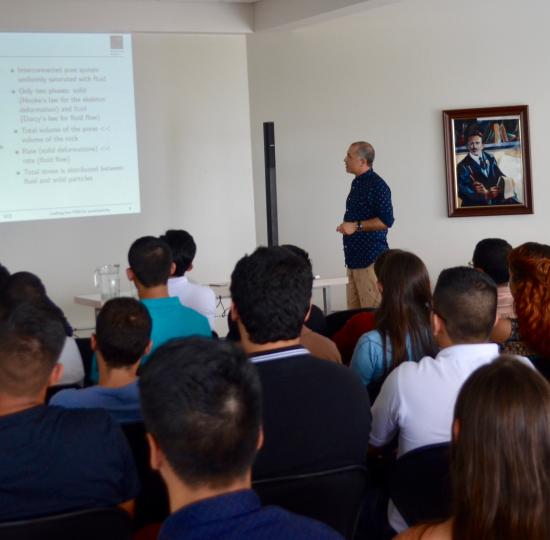 Sección de matemática fortalece alianzas con académico de la Universidad de Oxford