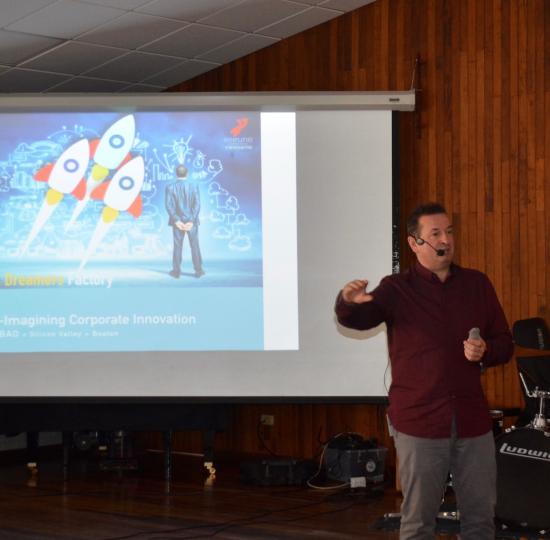 Dirección de empresas promueve el emprendimiento y la innovación