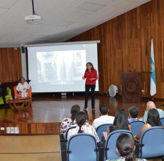 Destacados profesionales motivaron a la población estudiantil